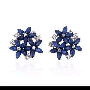 Brand new beautiful navy flower cluster studs❤️